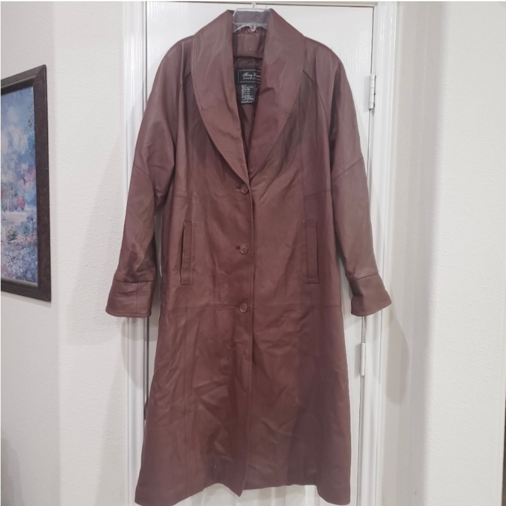 Vintage leather trench coat 1x button closure deep pockets